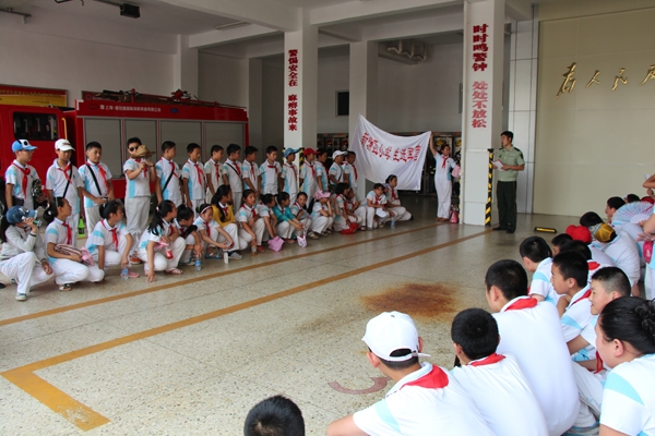 新浦区未成年人指导中心举办暑期小学生进军营活动