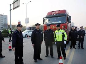 连云港交警部门全面打响交通安全专项整治攻坚战