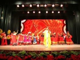 连云港市举行“核心价值观大家唱，文明风尚进广场”迎新年群众文艺晚会