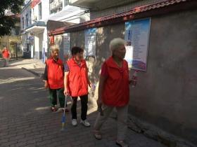 年龄最大80岁，最小也有68岁  砚池社区“创文小分队”在行动