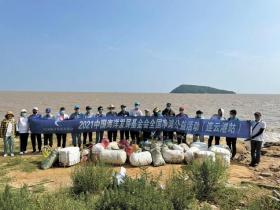 美德之城·志愿同行︱清洁海岸志愿者冒酷暑参与净滩行动