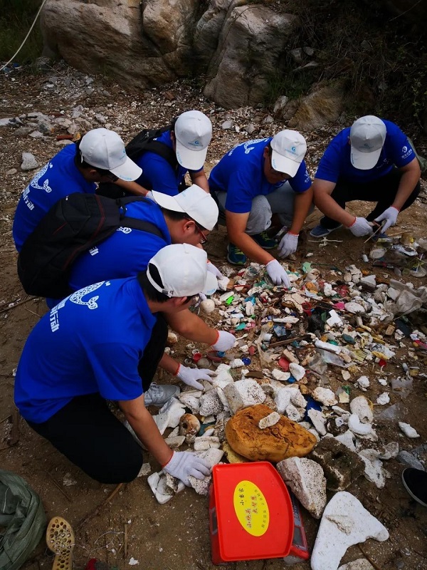 美德之城·志愿同行|守护港城美好环境 清洁海岸义工团在行动