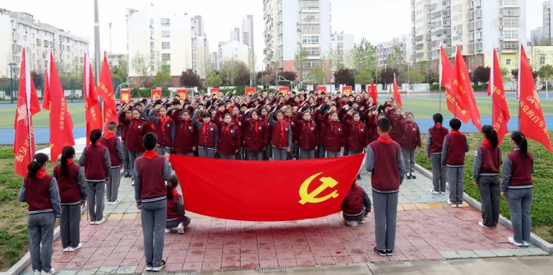 连云港市“童心向党”教育实践活动正式启动