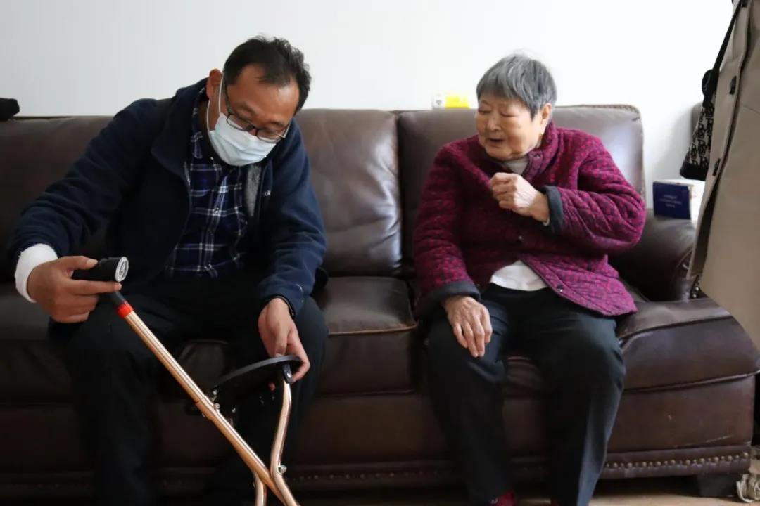 文明实践·时代新风︱让居家养老更安全！海州区已为250户特殊困难老人完成适老化改造