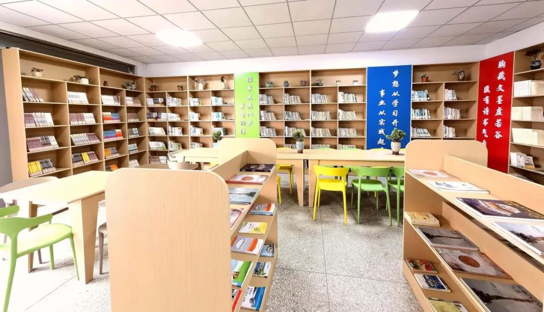 文明实践·时代新风︱369个农家书屋覆盖全县各行政村和社区